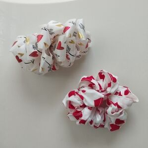 Heart Patterned Scrunchie and Hair Bow Set - Red and Gold